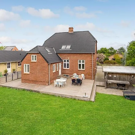 Six-bedroom In * Bagenkop