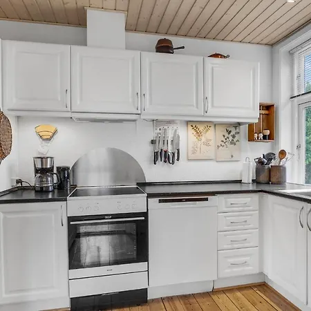 Дом отдыха Six-bedroom In *