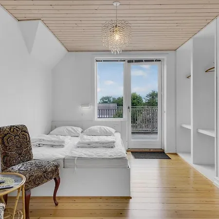 Six-bedroom In Дом отдыха