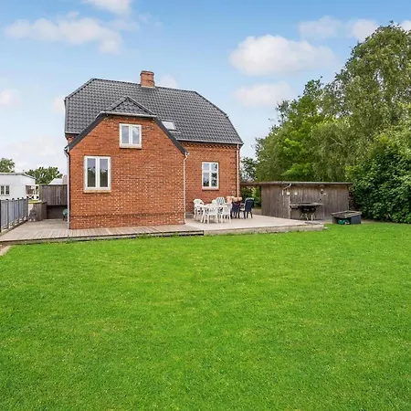 Дом отдыха Six-bedroom In Bagenkop